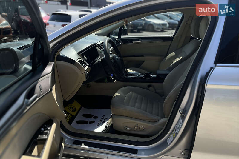 Седан Ford Fusion 2015 в Мукачевому