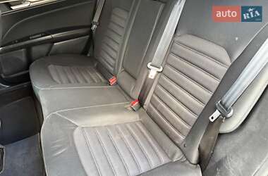 Седан Ford Fusion 2017 в 