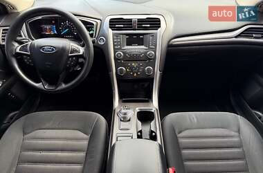 Седан Ford Fusion 2017 в 