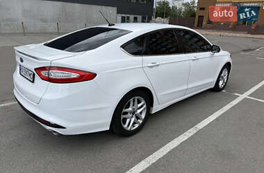 Седан Ford Fusion 2013 в 