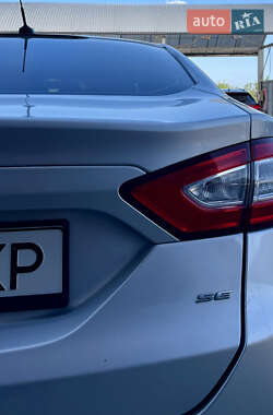 Седан Ford Fusion 2015 в 