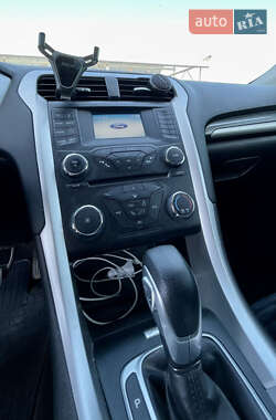 Седан Ford Fusion 2015 в 