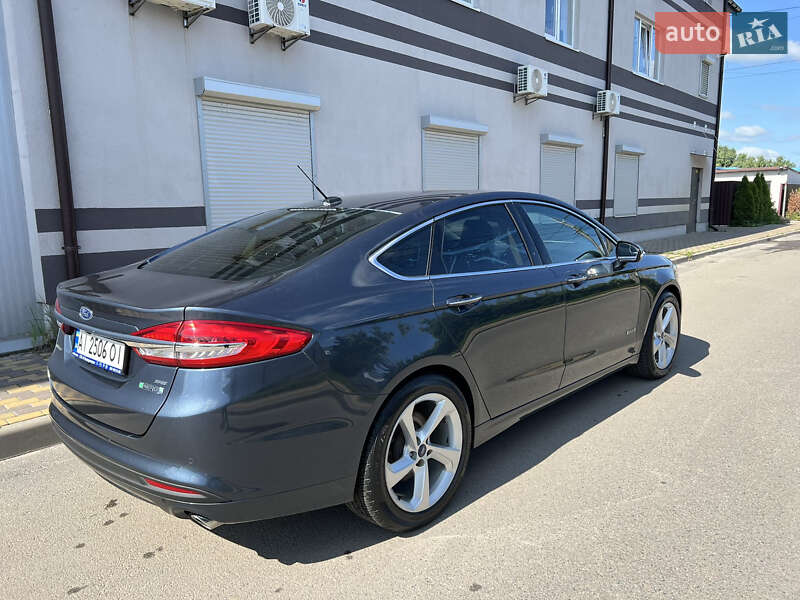 Седан Ford Fusion 2017 в Вишневом