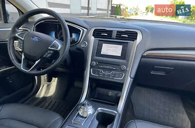 Седан Ford Fusion 2017 в 