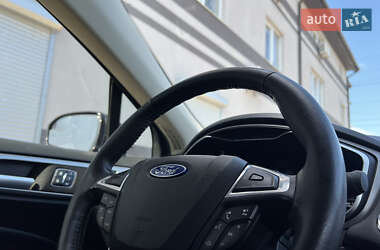 Седан Ford Fusion 2017 в 