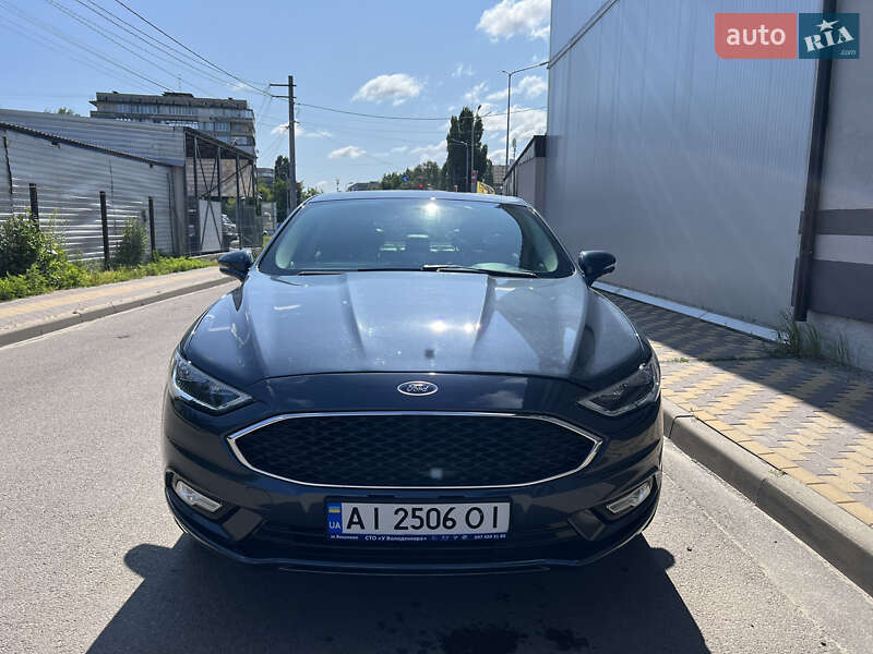 Седан Ford Fusion 2017 в Вишневом