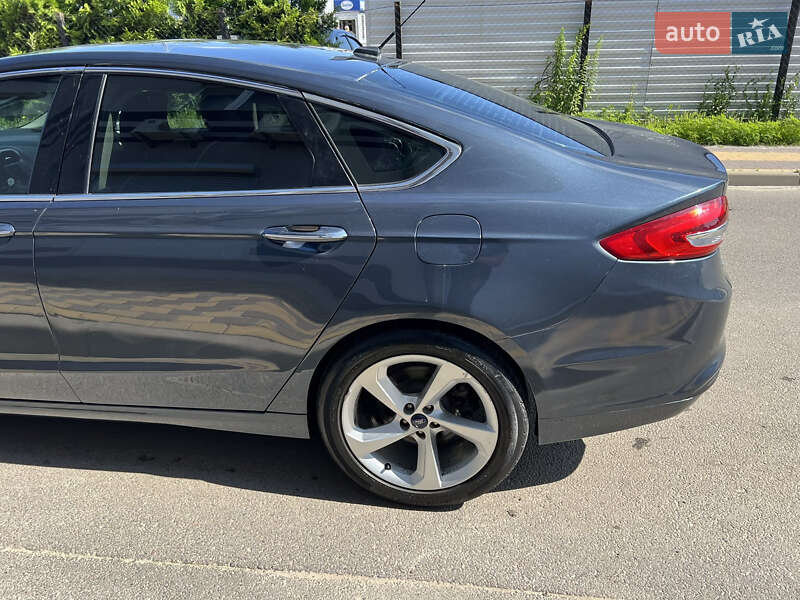 Седан Ford Fusion 2017 в Вишневом