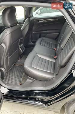 Седан Ford Fusion 2016 в 