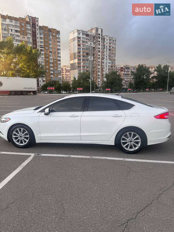 Седан Ford Fusion 2016 в 