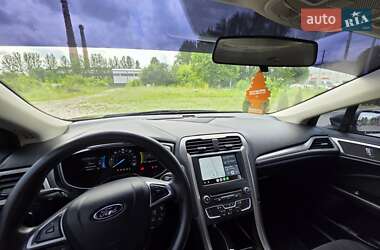 Седан Ford Fusion 2016 в 