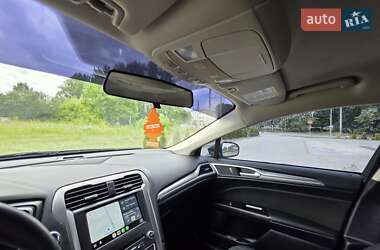 Седан Ford Fusion 2016 в 