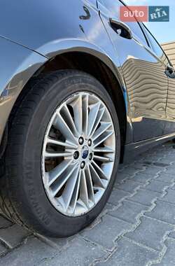 Седан Ford Fusion 2014 в 