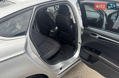 Седан Ford Fusion 2014 в 