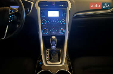Седан Ford Fusion 2014 в 