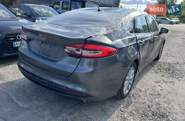 Седан Ford Fusion 2016 в 