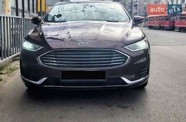 Седан Ford Fusion 2019 в 