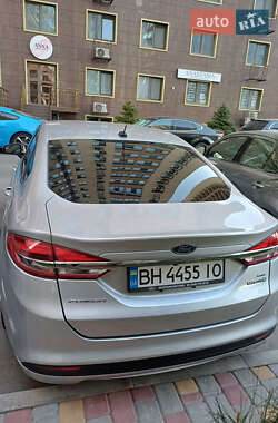 Седан Ford Fusion 2016 в 