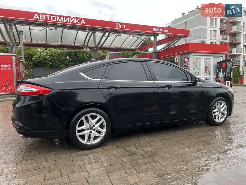 Седан Ford Fusion 2012 в Львове