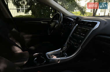 Седан Ford Fusion 2015 в 