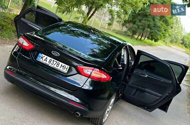 Седан Ford Fusion 2015 в 