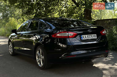 Седан Ford Fusion 2015 в 