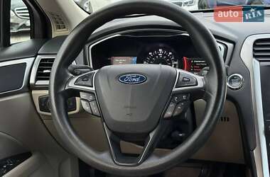Седан Ford Fusion 2019 в 
