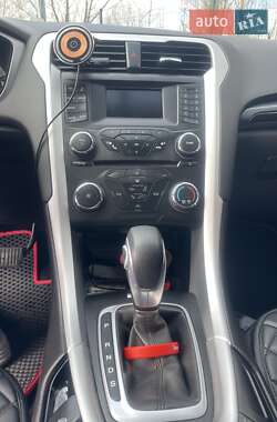 Седан Ford Fusion 2015 в 