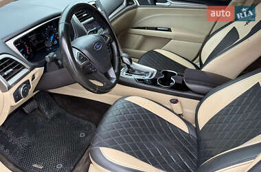 Седан Ford Fusion 2015 в 