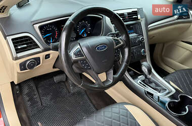 Седан Ford Fusion 2015 в 