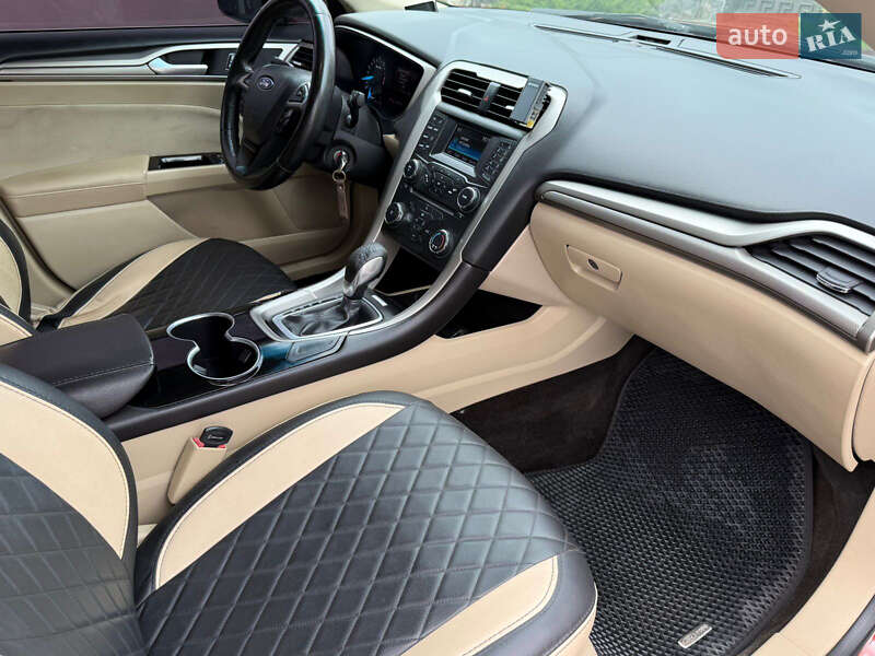 Седан Ford Fusion 2015 в Києві