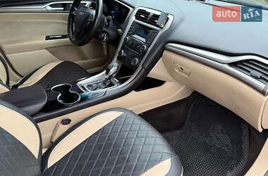 Седан Ford Fusion 2015 в 