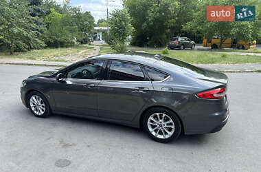 Седан Ford Fusion 2019 в 