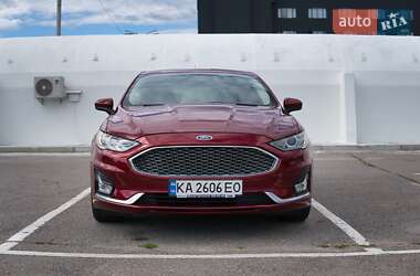 Седан Ford Fusion 2018 в 
