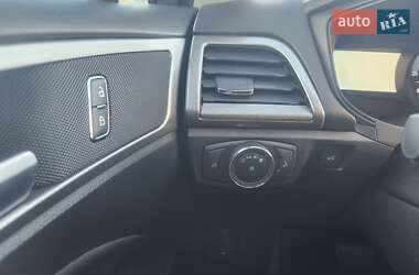 Седан Ford Fusion 2018 в 