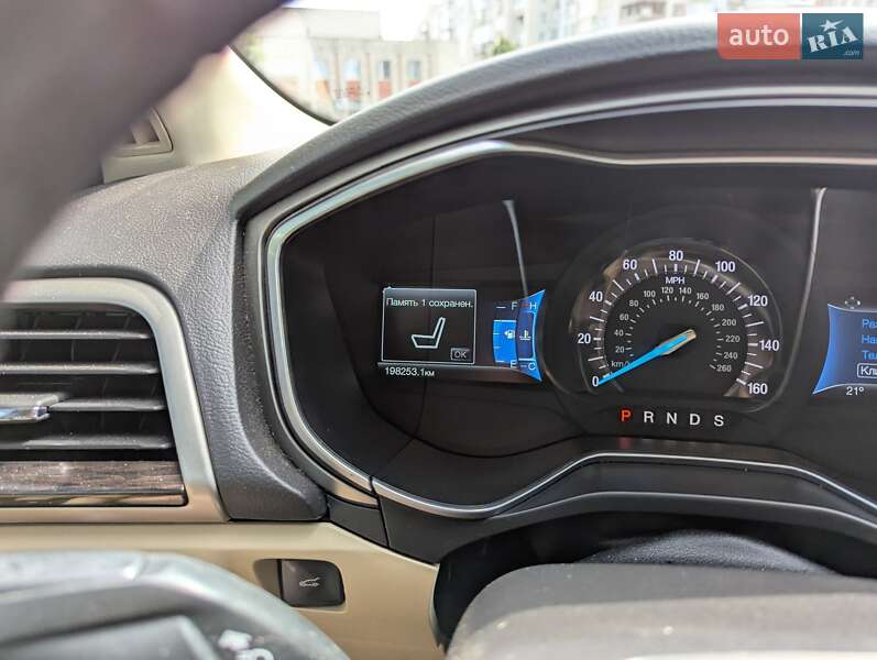 Седан Ford Fusion 2015 в Шептицькому