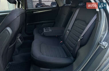 Седан Ford Fusion 2013 в 