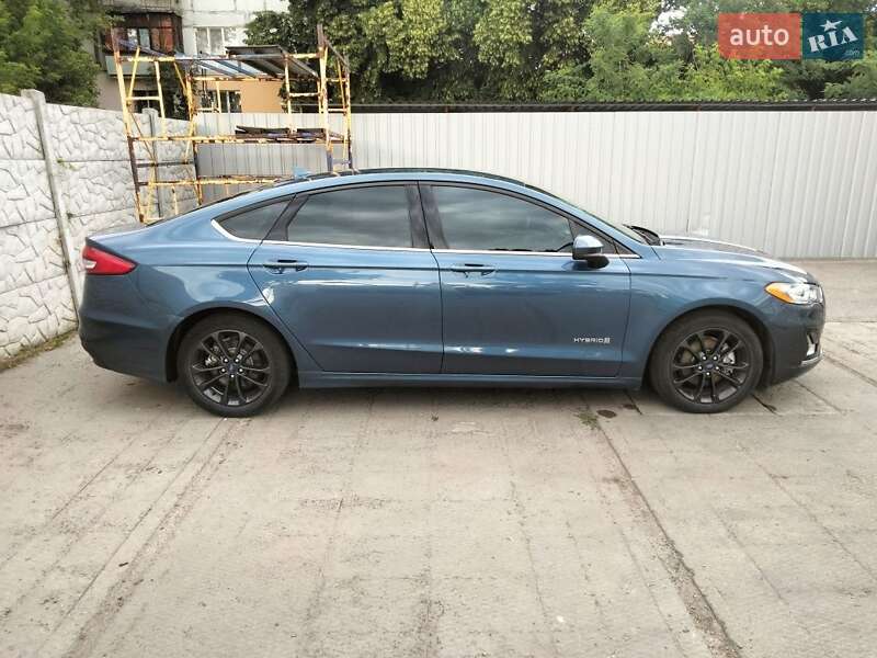 Седан Ford Fusion 2018 в Александрие