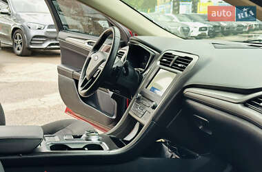 Седан Ford Fusion 2017 в 