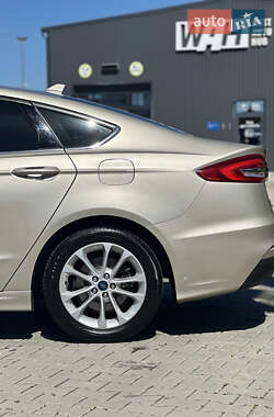 Седан Ford Fusion 2019 в 