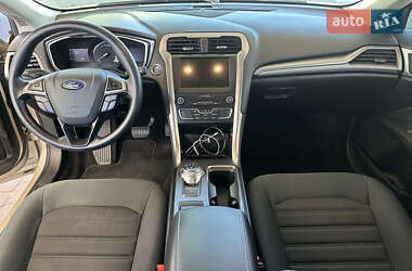 Седан Ford Fusion 2019 в 