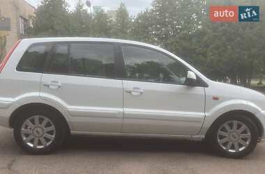 Хэтчбек Ford Fusion 2011 в 