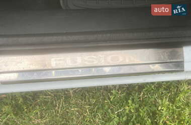 Хэтчбек Ford Fusion 2011 в 