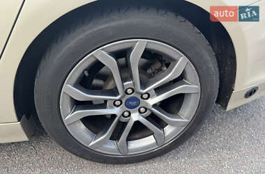 Седан Ford Fusion 2017 в 