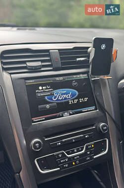 Седан Ford Fusion 2017 в 