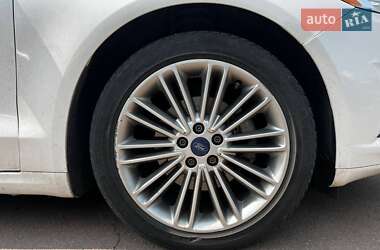 Седан Ford Fusion 2016 в 