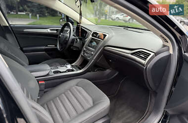 Седан Ford Fusion 2017 в 