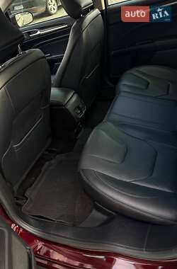 Седан Ford Fusion 2016 в 