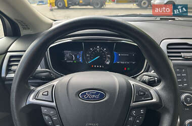 Седан Ford Fusion 2017 в 