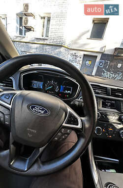 Седан Ford Fusion 2018 в 