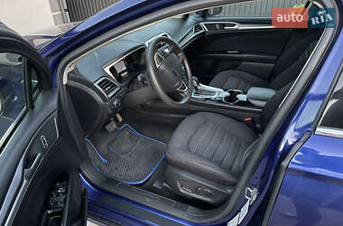 Седан Ford Fusion 2016 в 